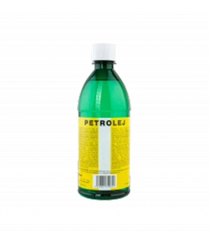 Petrolej sa používa k čisteniu a odmastňovaniu silných napr. olejových nečistôt. Okrem toho sa môže použiť aj ako akcelerátor podpaľovania