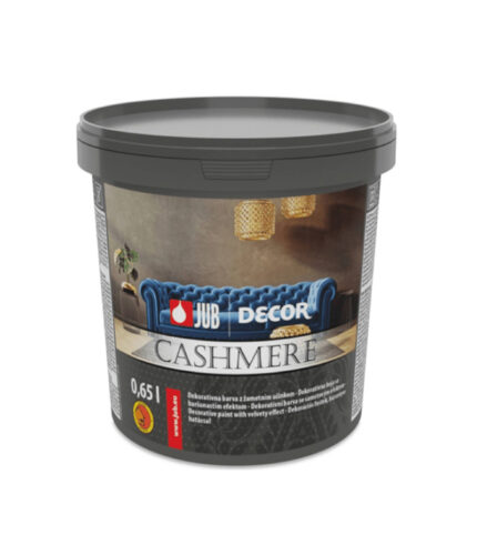 DECOR Cashmere je dekoratívny konečný náter, ktorý nie je toxický a nežltne. Vyznačuje sa dobrou paropriepustnosťou, vysokou odolnosťou proti hubám a baktériám a príjemnou vôňou počas aplikácie.