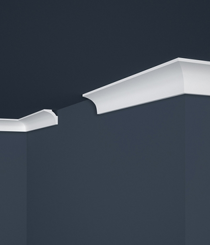 Hladká, mierne dovnútra zaoblená stropná lišta z polystyrénu.