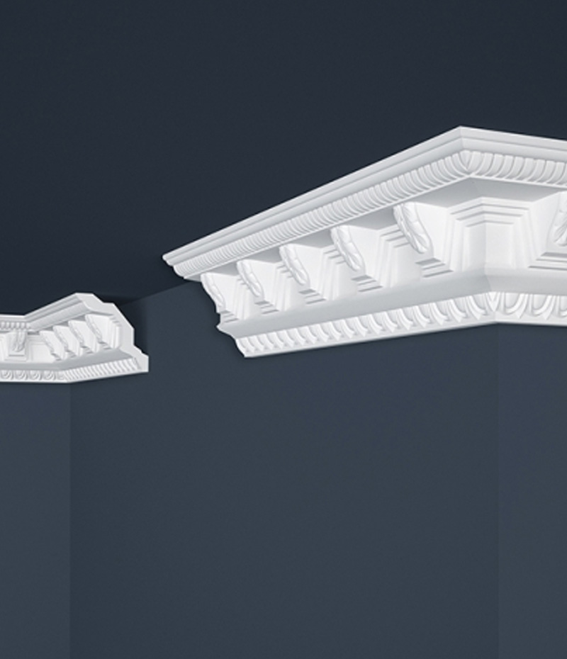 Stropná lišta so zaujímavým ornamentom, odkazujúci na vznešenú klasiku.