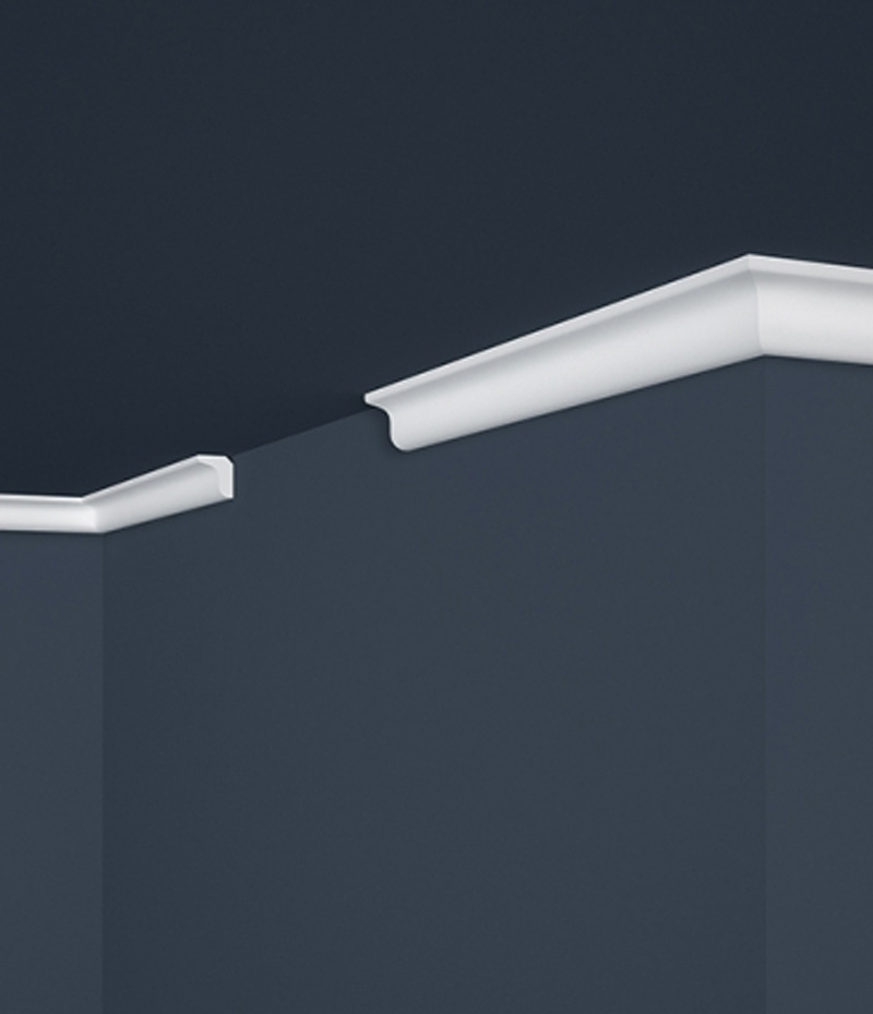 Hladká, úzka stropná lišta, ideálna na dokončenie klasických aj moderných interiérov.