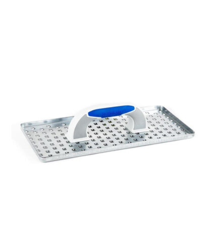 Škrabák omietok plechový na vyrovnávanie vonkajších omietok.